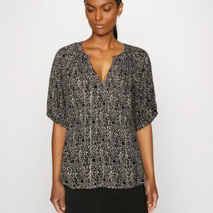 GAP Women's Size Medium Short Puff Sleeve Top Blouse Shirt Black White Floral